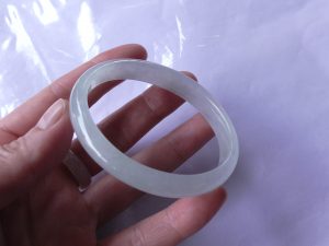 氷翡翠バングル