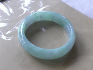 翡翠バングル