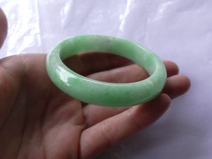 翡翠バングル