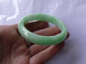翡翠バングル