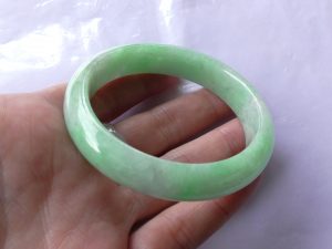 翡翠バングル