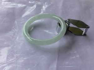 氷翡翠バングル