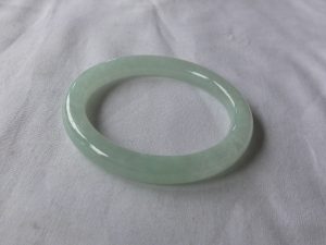氷翡翠バングル
