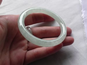 氷翡翠バングル