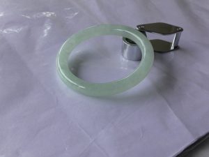 氷翡翠バングル