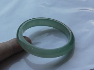 氷翡翠バングル