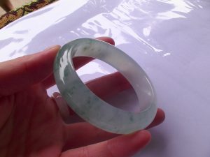 氷翡翠(ひすい)バングル
