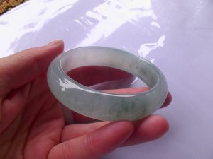 氷翡翠（ひすい）バングル