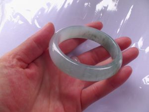 氷翡翠（ひすい）バングル