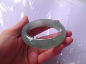 氷翡翠(ヒスイ)バングル