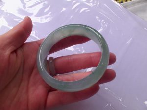 氷翡翠（ヒスイ）バングル