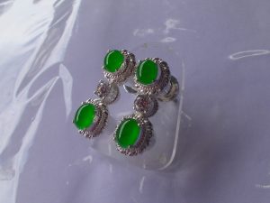 ろうかん翡翠ピアス