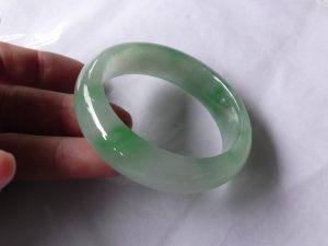 氷翡翠（ヒスイ）バングル