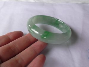 氷翡翠（ヒスイ）バングル