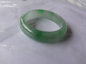 氷翡翠（ヒスイ）バングル