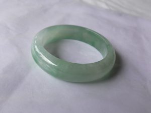 氷翡翠（ヒスイ）バングル