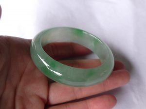 氷翡翠（ヒスイ）バングル