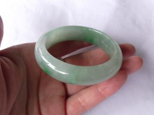 氷翡翠（ヒスイ）バングル