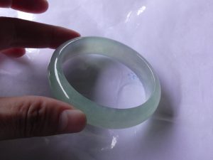 氷翡翠バングル