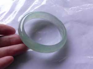 氷翡翠バングル
