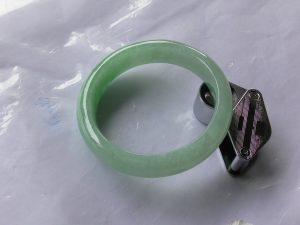 翡翠バングル