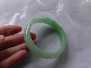 翡翠バングル