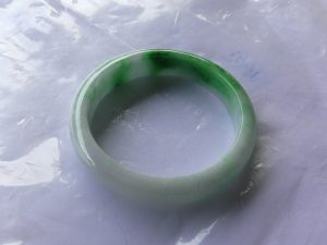 翡翠バングル