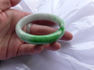 翡翠バングル