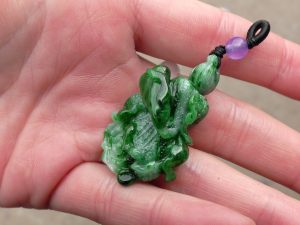 本翡翠カービング