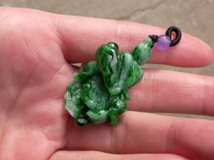 本翡翠カービング