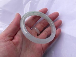 氷翡翠バングル
