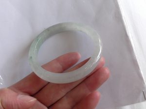 氷翡翠バングル
