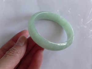 卵形翡翠バングル