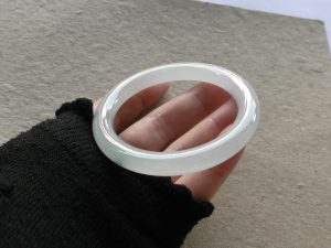 氷翡翠(ひすい)バングル