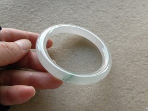 氷翡翠（ひすい）バングル