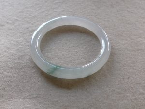 氷翡翠（ひすい）バングル