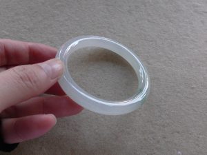 氷翡翠（ひすい）バングル