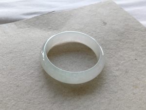 氷翡翠（ヒスイ）バングル