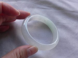 氷翡翠（ひすい）バングル