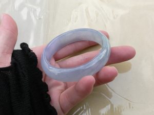 ラベンダー氷翡翠楕円形バングル　紫玉