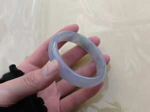ラベンダー翡翠楕円形バングル