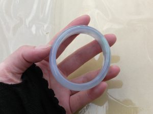ラベンダー翡翠楕円形バングル