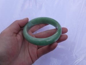 本翡翠バングル