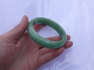 本翡翠バングル