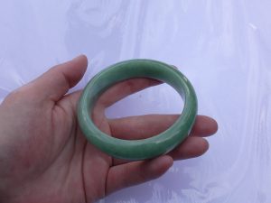 本翡翠バングル