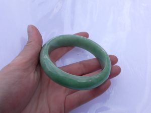 本翡翠バングル