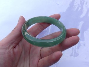 本翡翠バングル