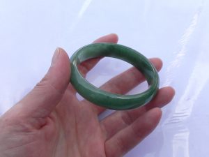 本翡翠（ヒスイ）卵形バングル