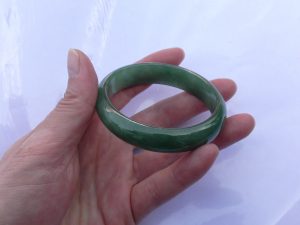 本翡翠（ヒスイ）卵形バングル