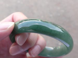 本翡翠（ヒスイ）卵形バングル